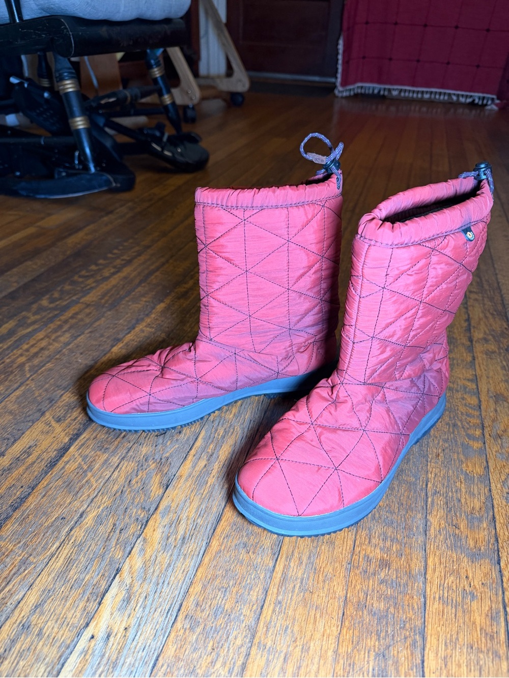 BOGS Snowday Mid Women’s Size 10 Wine Quilted Waterproof Insulated Winter Boots
